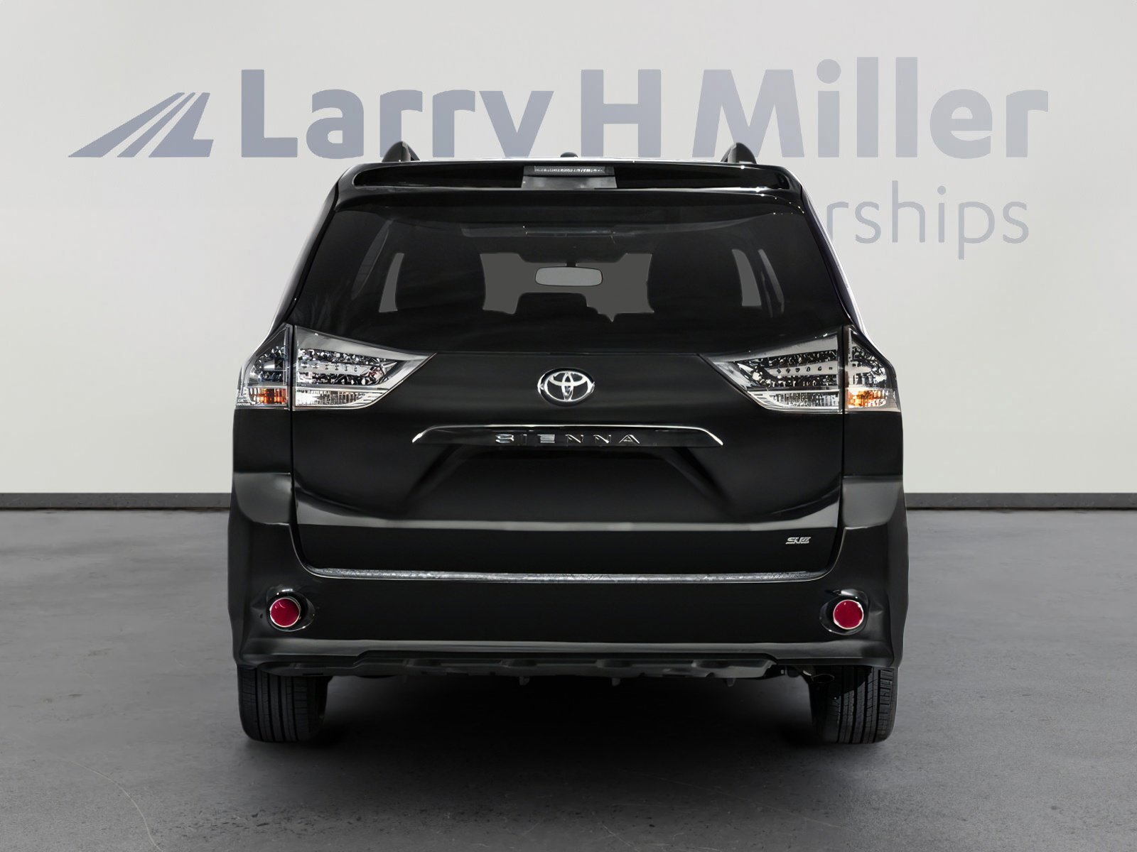 Used 2017 Toyota Sienna SE FWD image 5