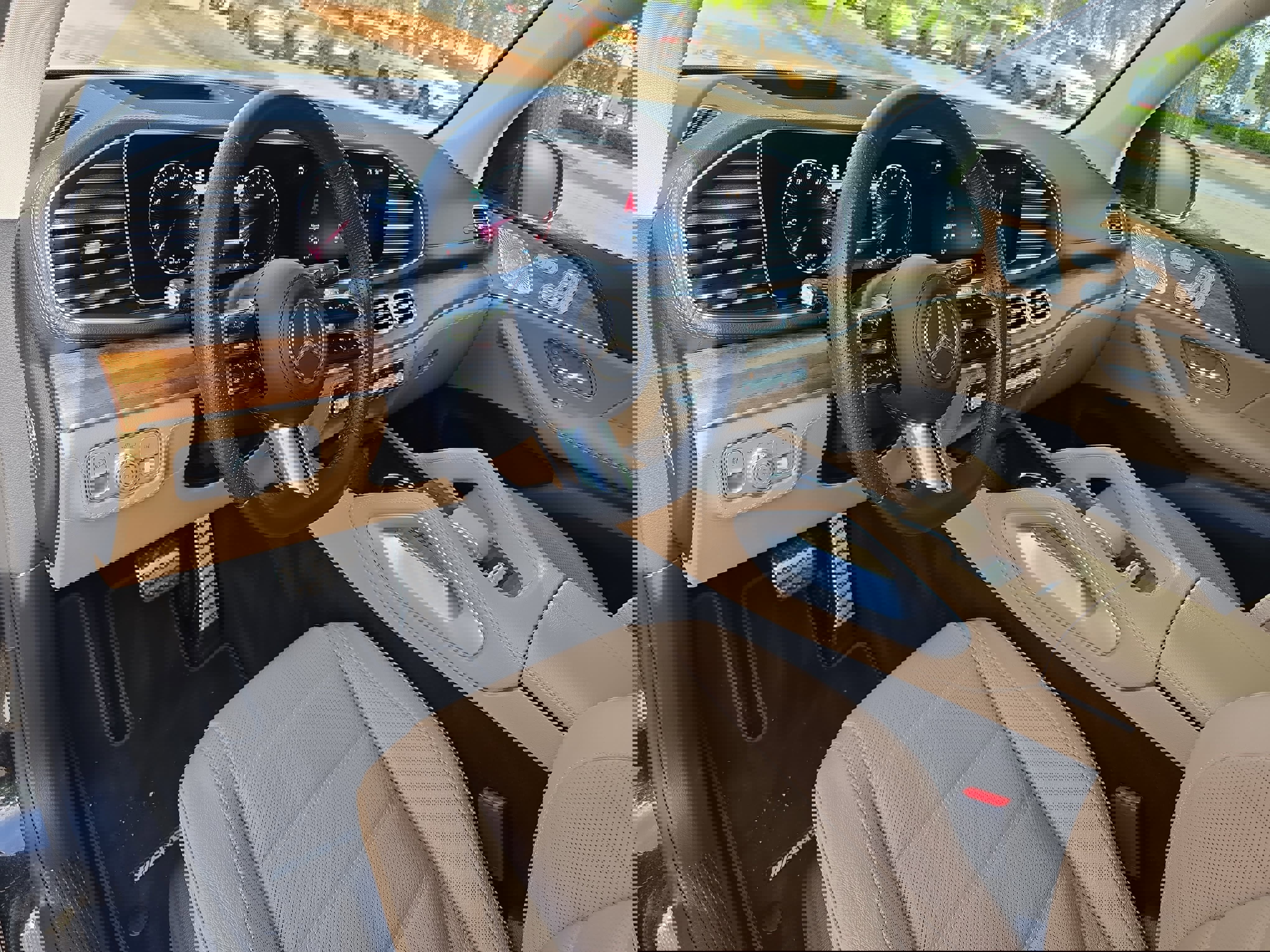 Used 2024 Mercedes-Benz GLS 580 4MATIC image 17