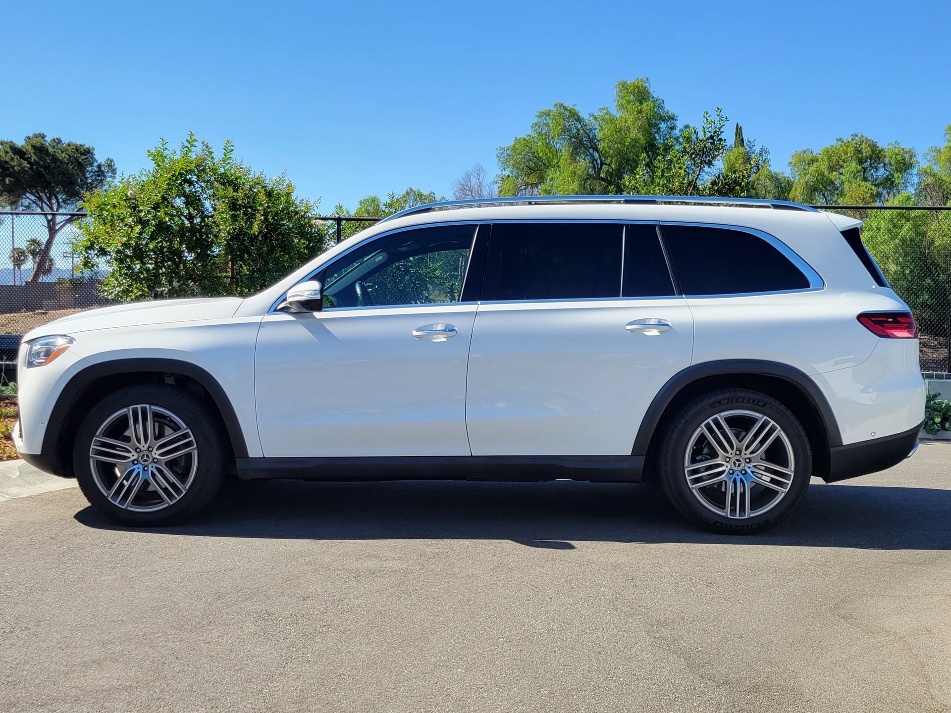 Used 2024 Mercedes-Benz GLS 450 4MATIC image 2