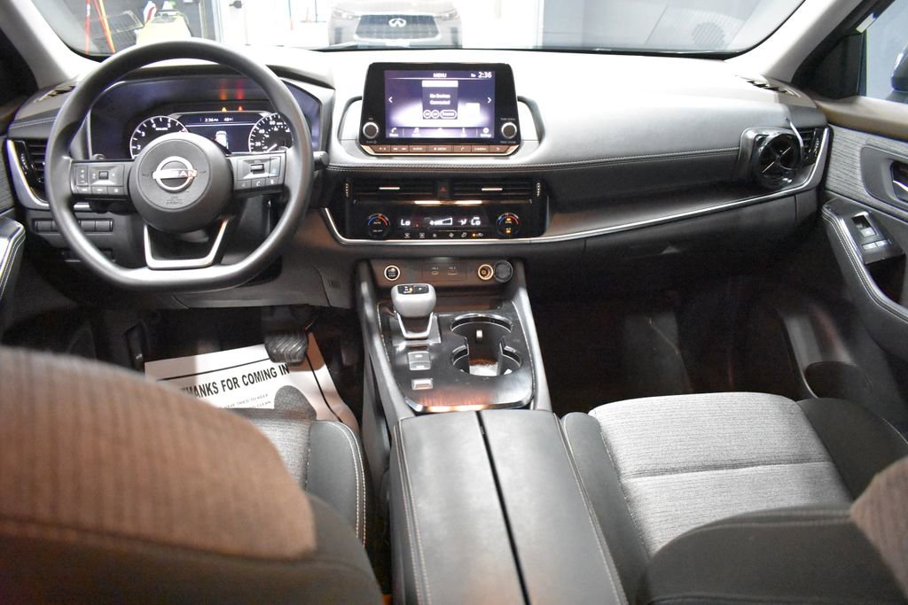 Used 2022 Nissan Rogue SV image 11