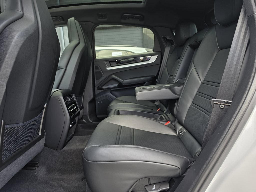 Certified 2026 Porsche Cayenne S AWD/4WD image 22