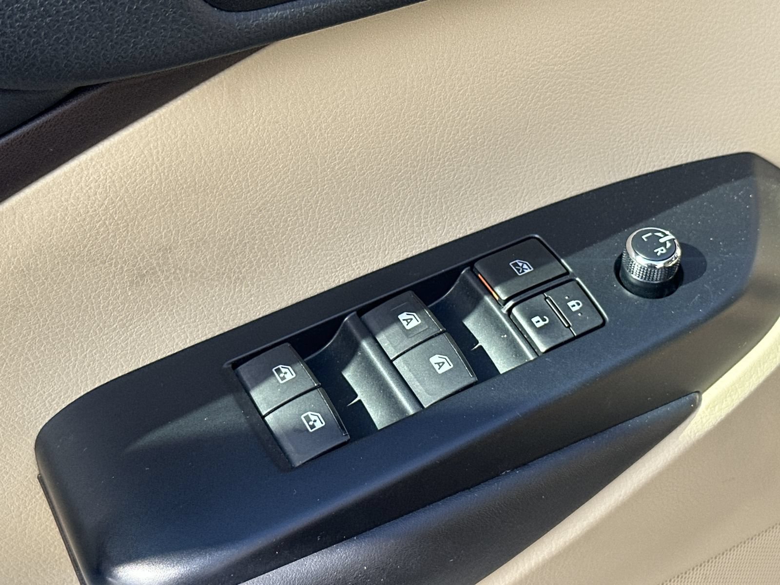 Used 2019 Toyota Highlander XLE FWD image 15