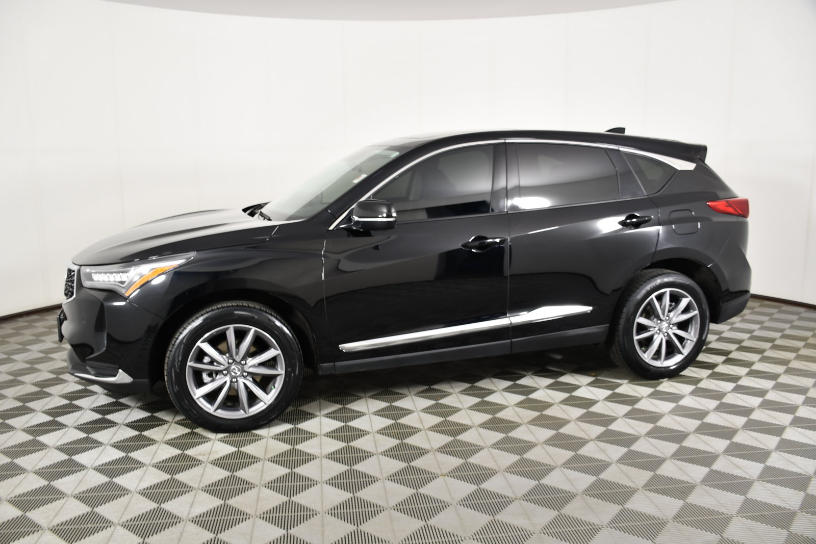 Certified 2024 Acura RDX w/ Technology Package AWD/4WD image 9