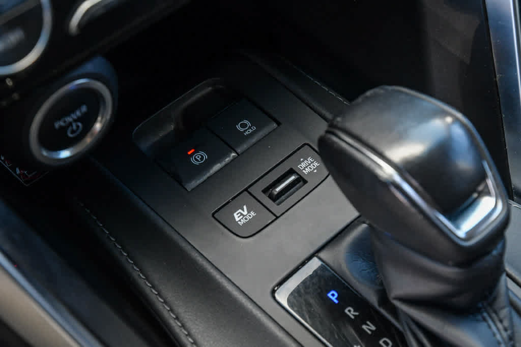 Certified 2024 Toyota Venza LE AWD/4WD image 21