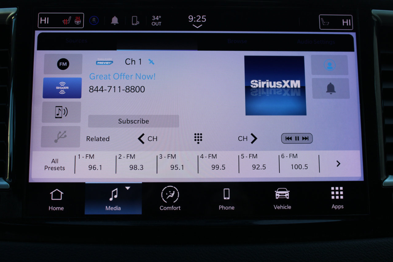 Used 2023 Chrysler Pacifica Touring-L image 28