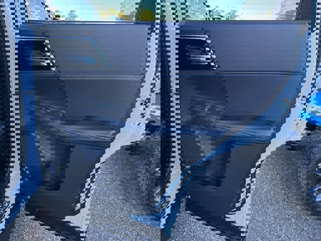 New 2025 Mitsubishi Outlander SE image 29