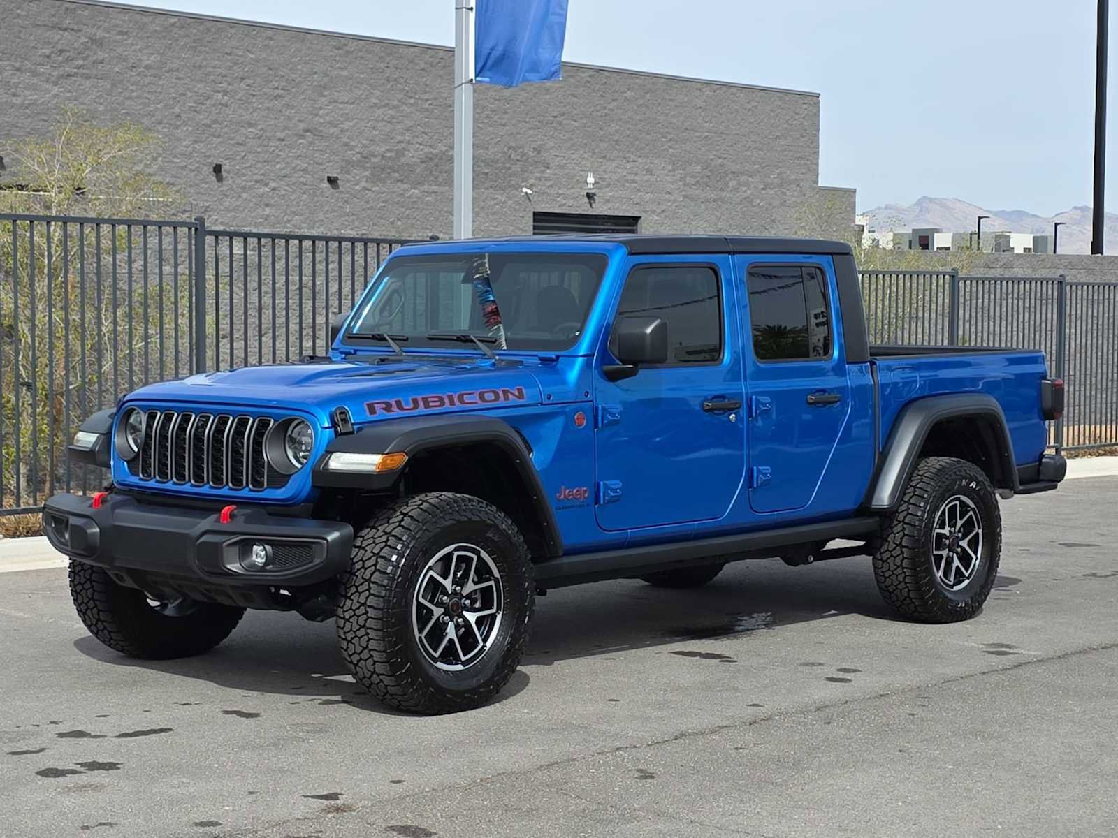 Used 2024 Jeep Gladiator Rubicon w/ Technology Group AWD/4WD image 5
