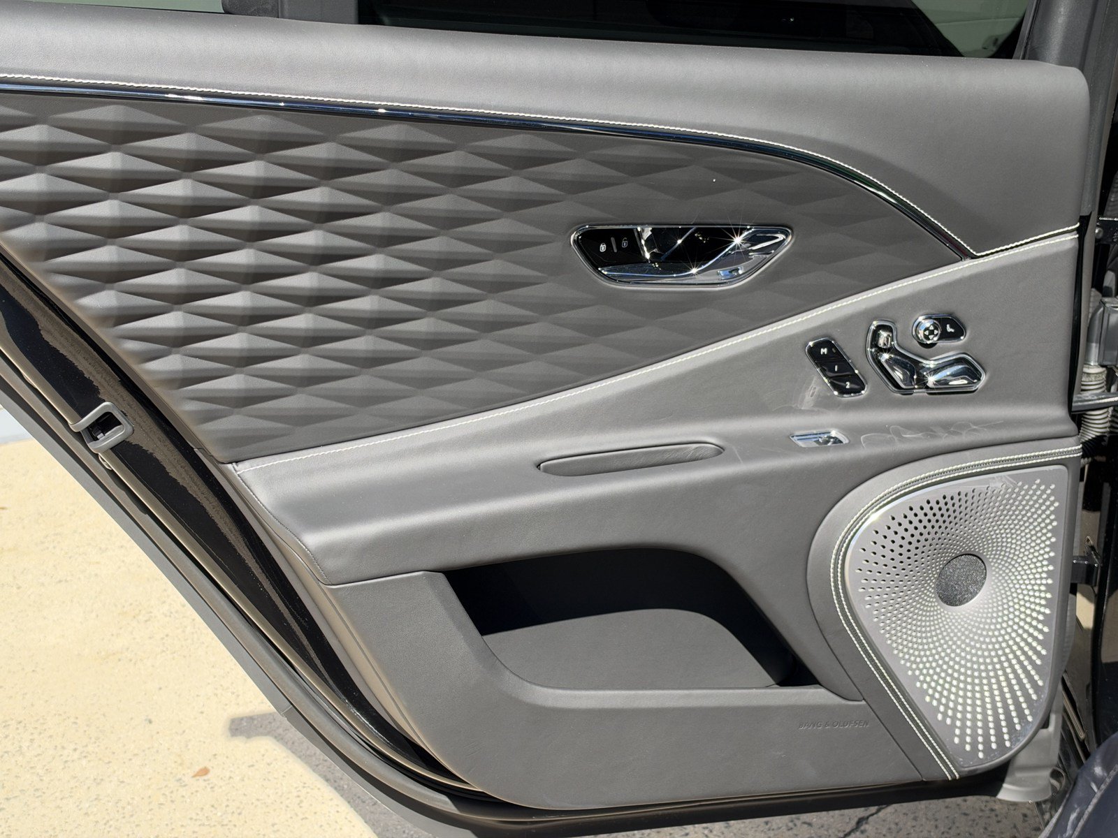 Certified 2023 Bentley Flying Spur W12 AWD/4WD image 37
