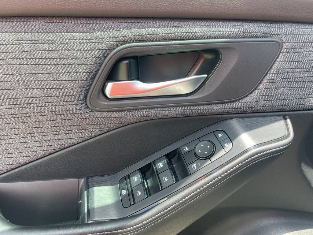 Used 2023 Nissan Rogue SV FWD image 18
