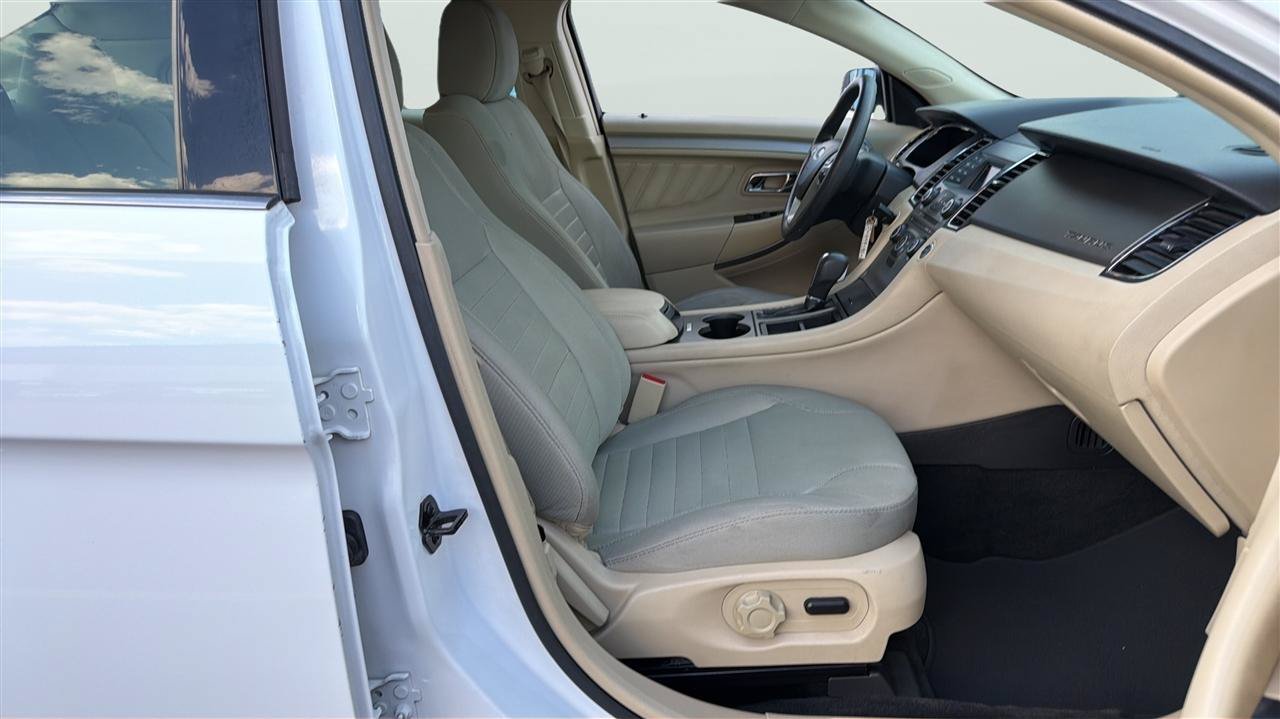 Used 2016 Ford Taurus SE FWD image 13