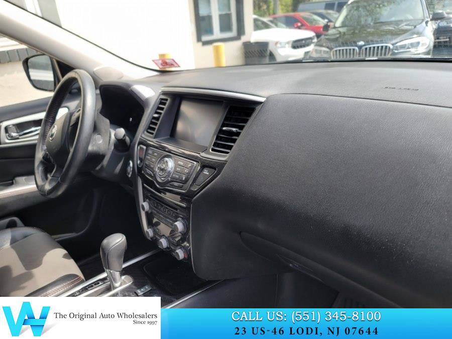 Used 2019 Nissan Pathfinder SL image 19