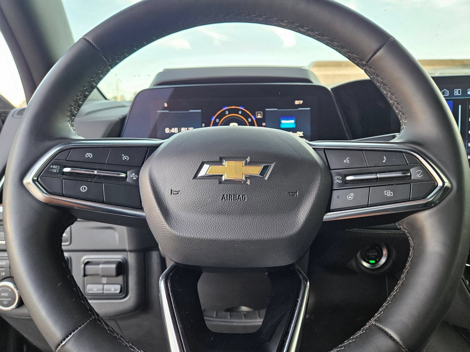Used 2025 Chevrolet Tahoe High Country AWD/4WD image 11