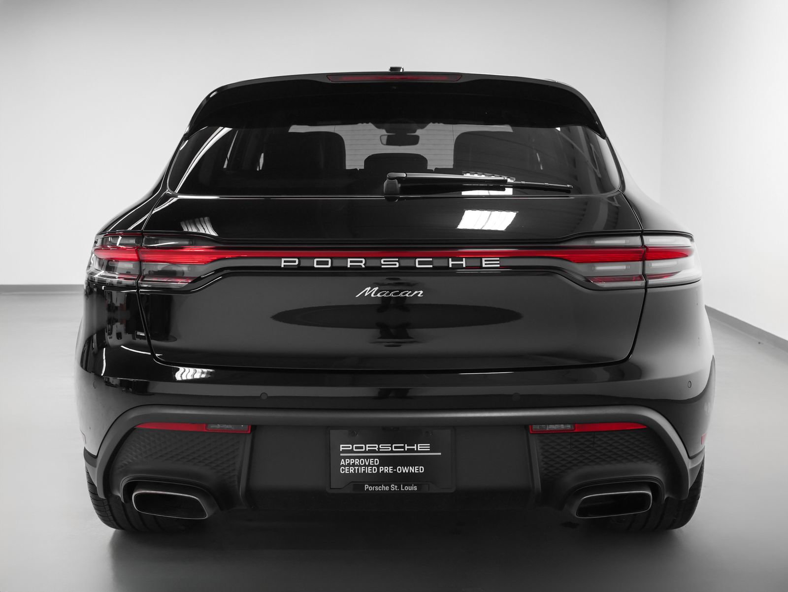 Certified 2025 Porsche Macan AWD/4WD image 11