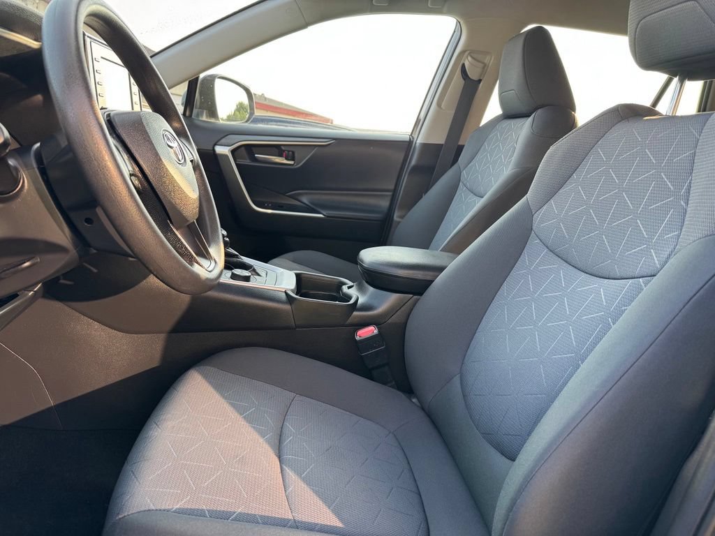 Used 2020 Toyota RAV4 XLE w/ All Weather Liner Package AWD/4WD image 4