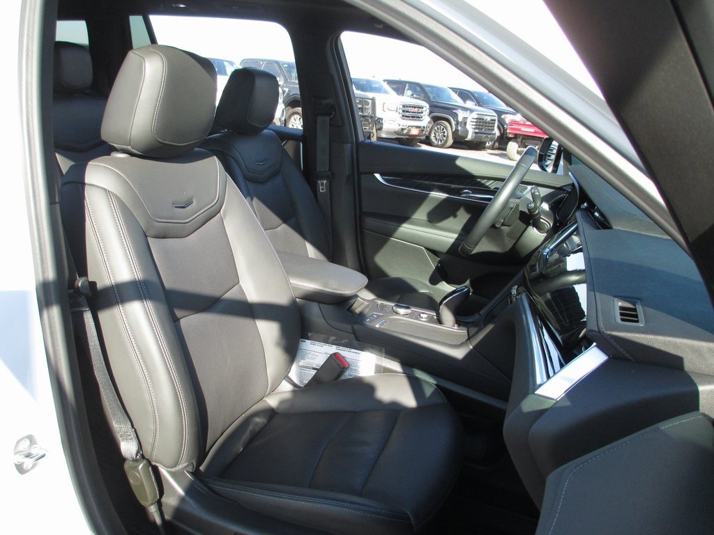 Used 2024 Cadillac XT6 Premium Luxury w/ Technology Package image 22