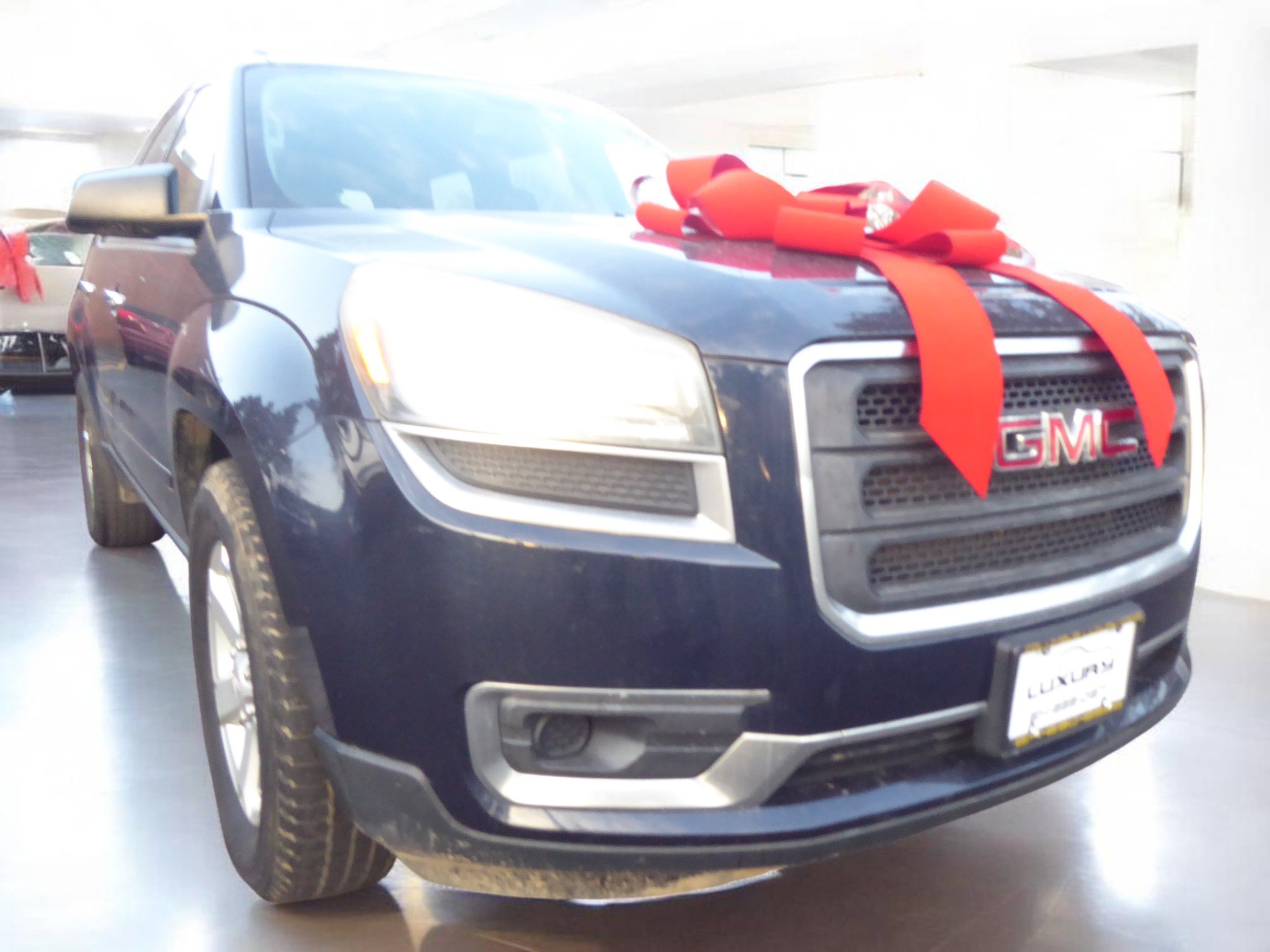 Used 2016 GMC Acadia SLE image 3