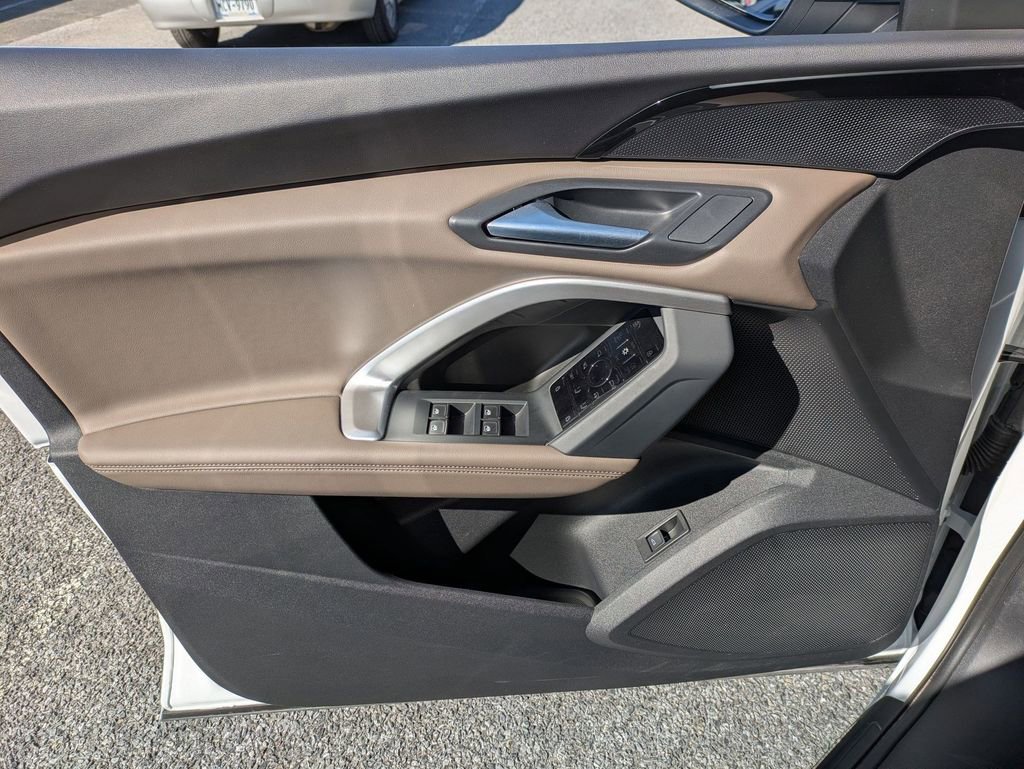 Certified 2025 Audi Q5 Premium w/ Convenience Package image 7