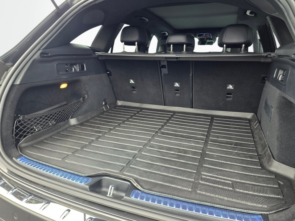 Used 2025 Mercedes-Benz GLC 300 4MATIC image 22