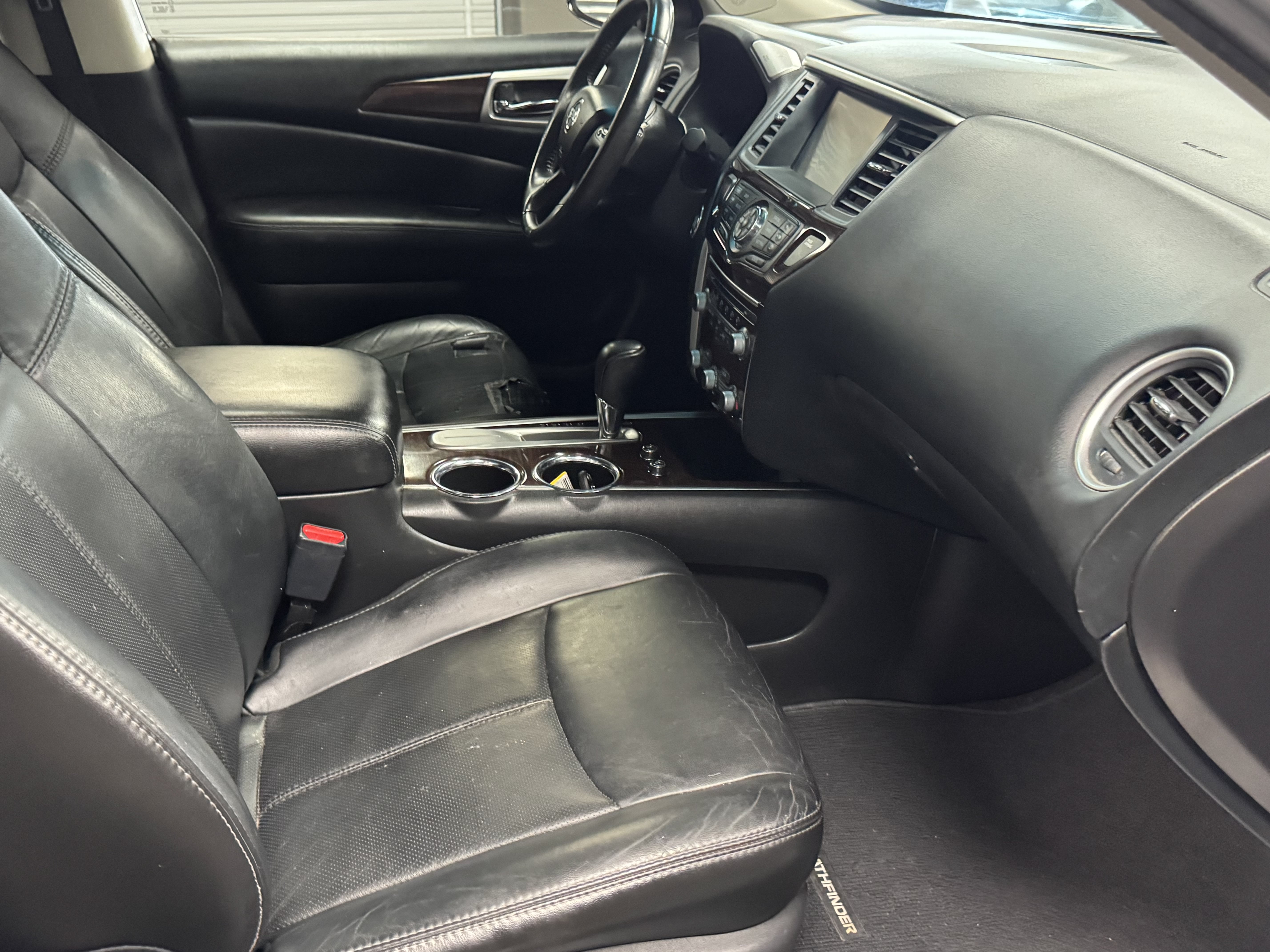 Used 2014 Nissan Pathfinder Platinum w/ Platinum Premium Package FWD image 15