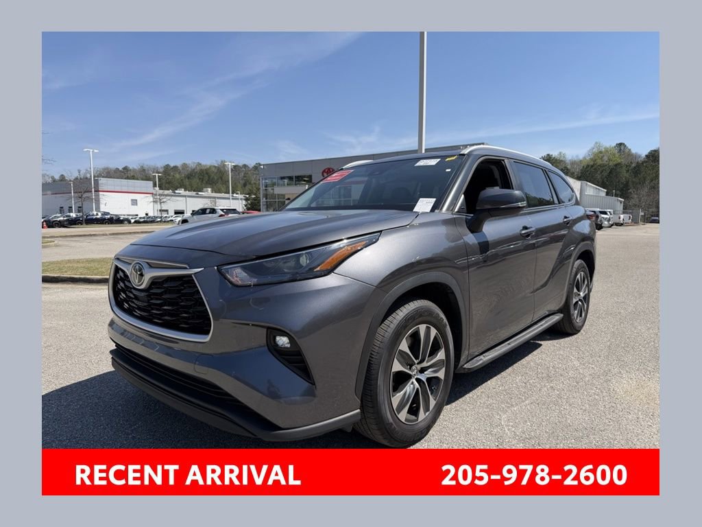 Used 2023 Toyota Highlander XLE image 1