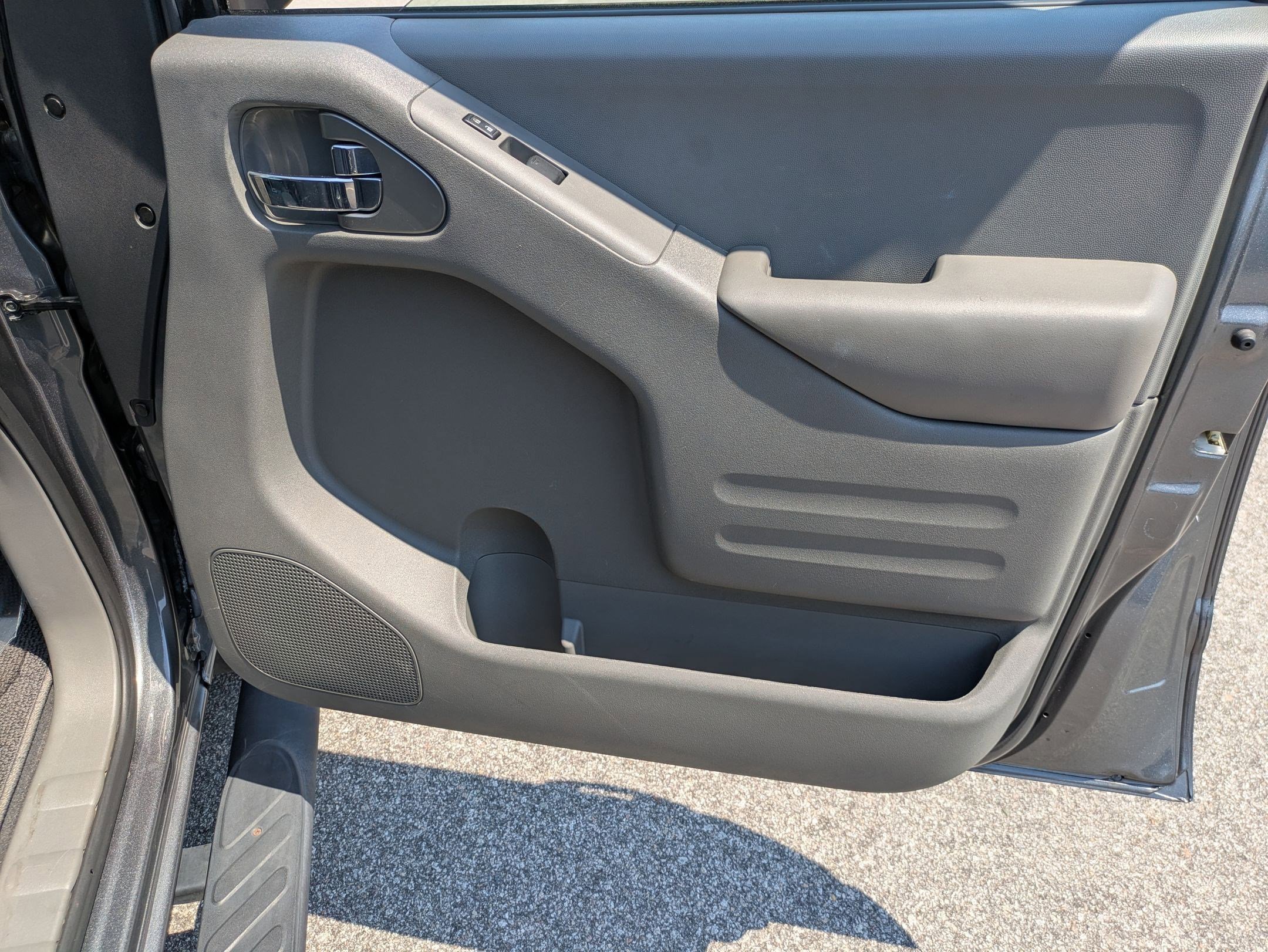 Certified 2020 Nissan Frontier SV w/ Midnight Edition Floor Mats RWD image 35