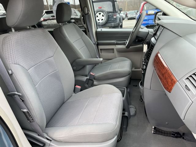 Used 2008 Chrysler Town & Country LX w/ Entertainment Group #1 image 27