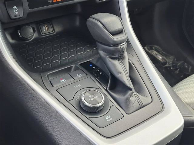 Used 2025 Toyota RAV4 XLE AWD/4WD image 12