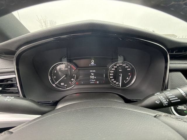 Certified 2025 Cadillac XT6 Luxury AWD/4WD image 12