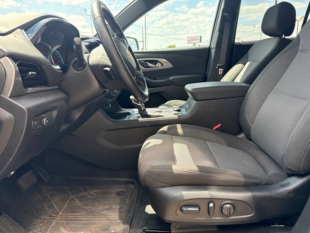 Used 2023 Chevrolet Traverse LT FWD image 20