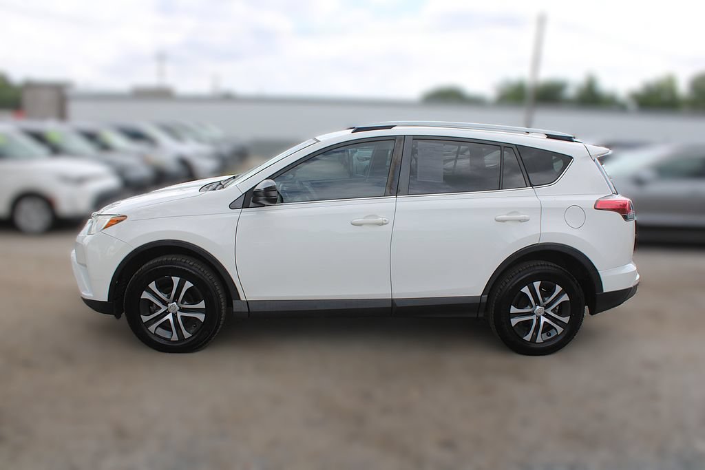 Used 2018 Toyota RAV4 LE FWD image 13