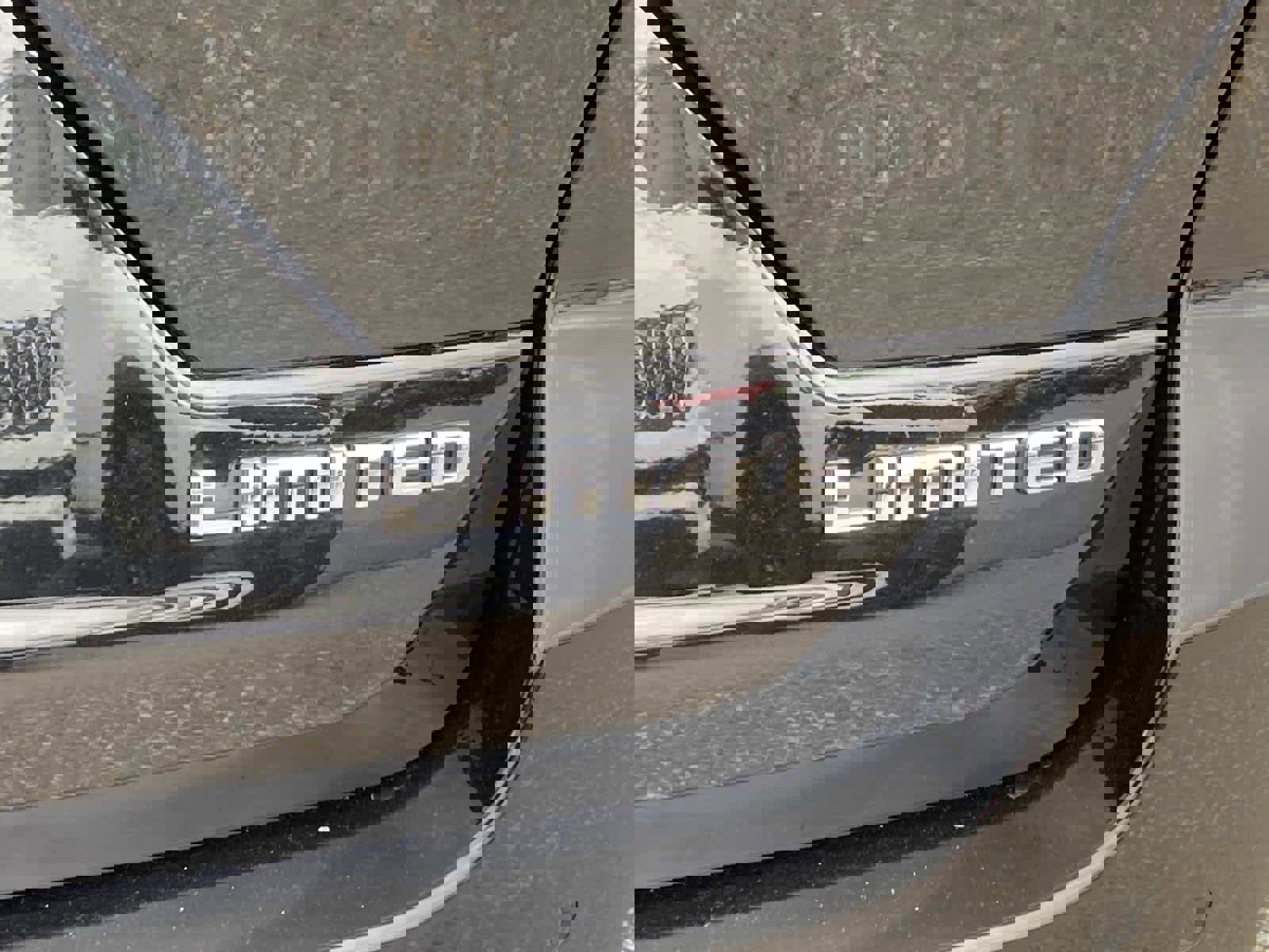 Used 2023 Jeep Grand Cherokee Limited image 7