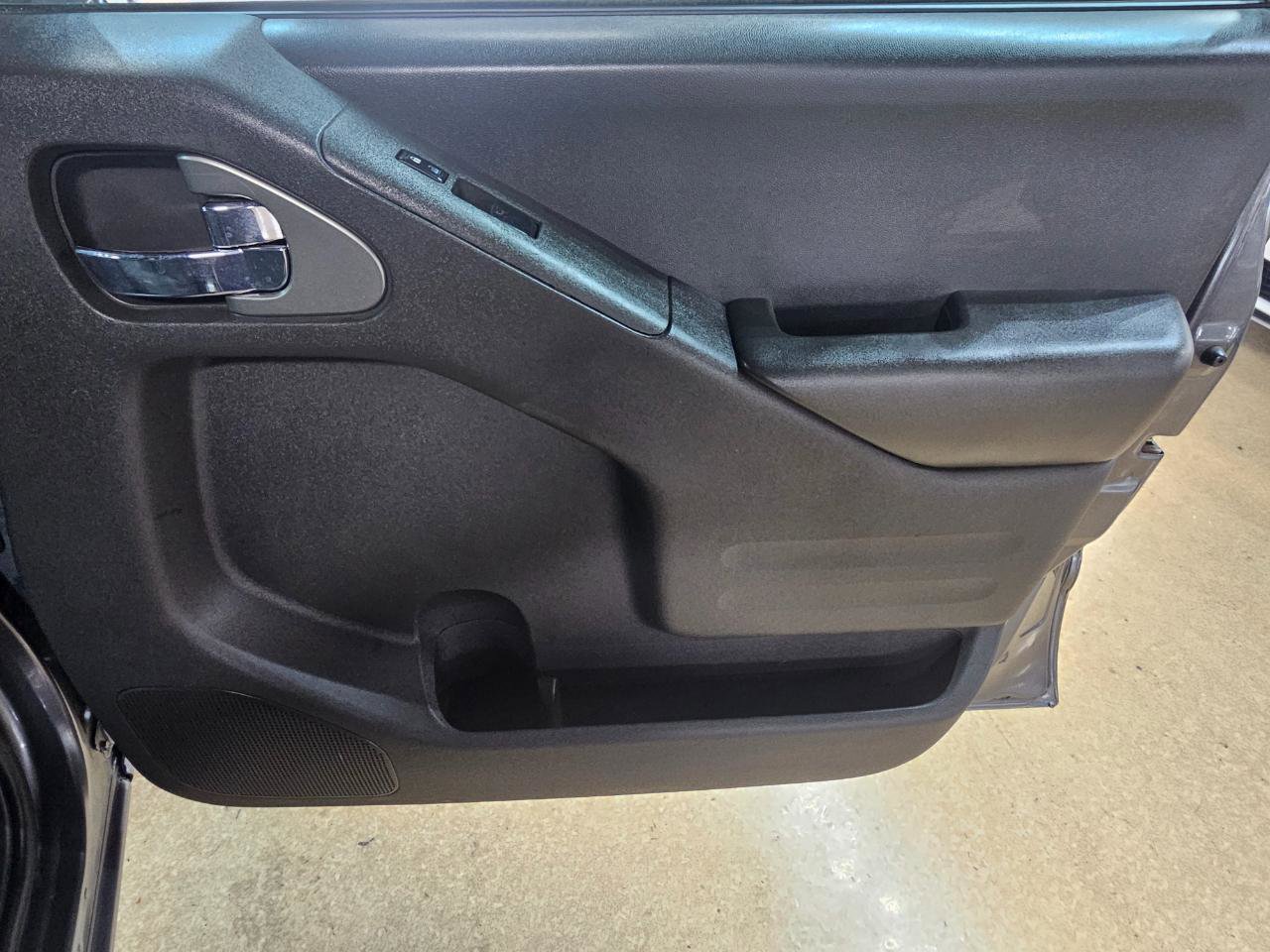 Used 2017 Nissan Frontier SV image 9