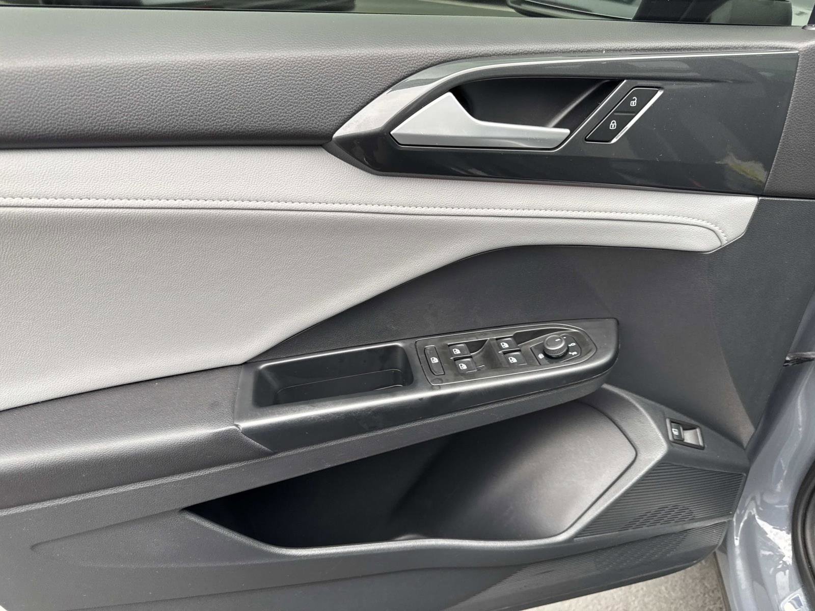 Certified 2023 Volkswagen Taos SEL image 14