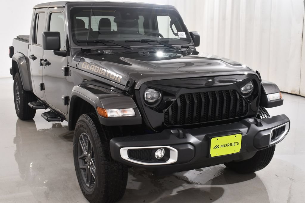 Used 2024 Jeep Gladiator Sport AWD/4WD image 4