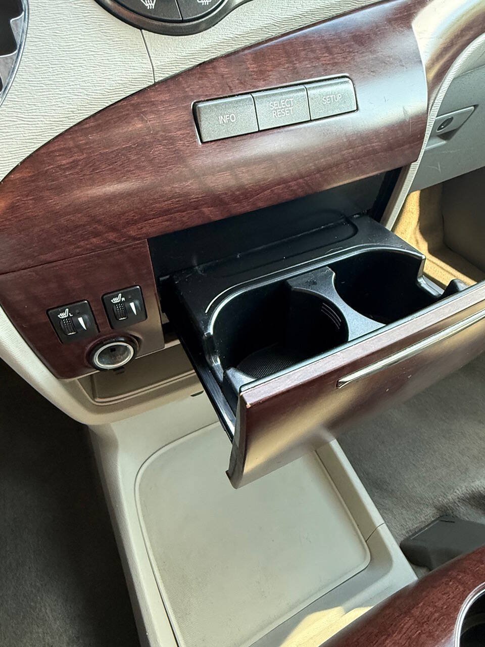 Used 2013 Toyota Sienna XLE FWD image 24