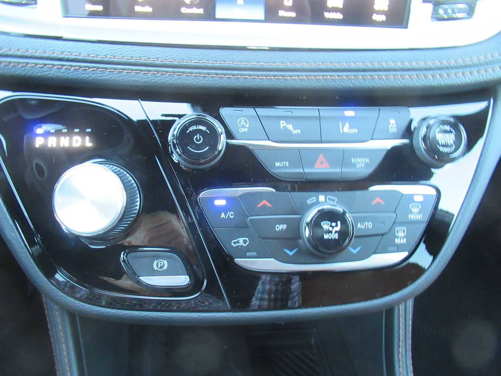 New 2026 Chrysler Pacifica Pinnacle image 38