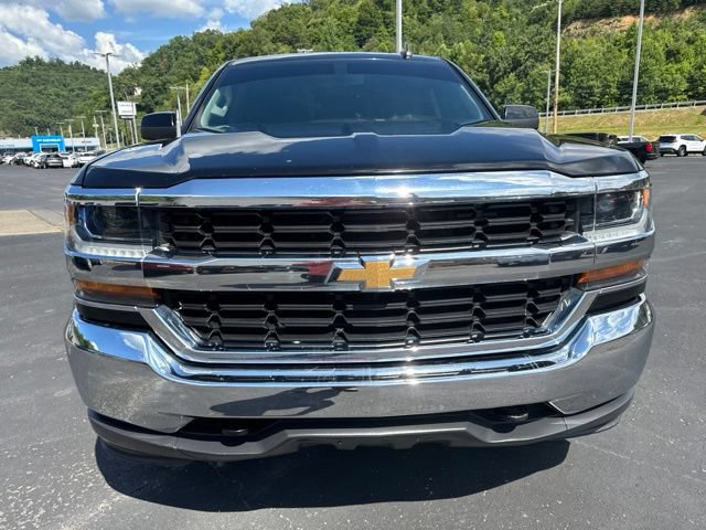 Used 2019 Chevrolet Silverado 1500 LT AWD/4WD image 2