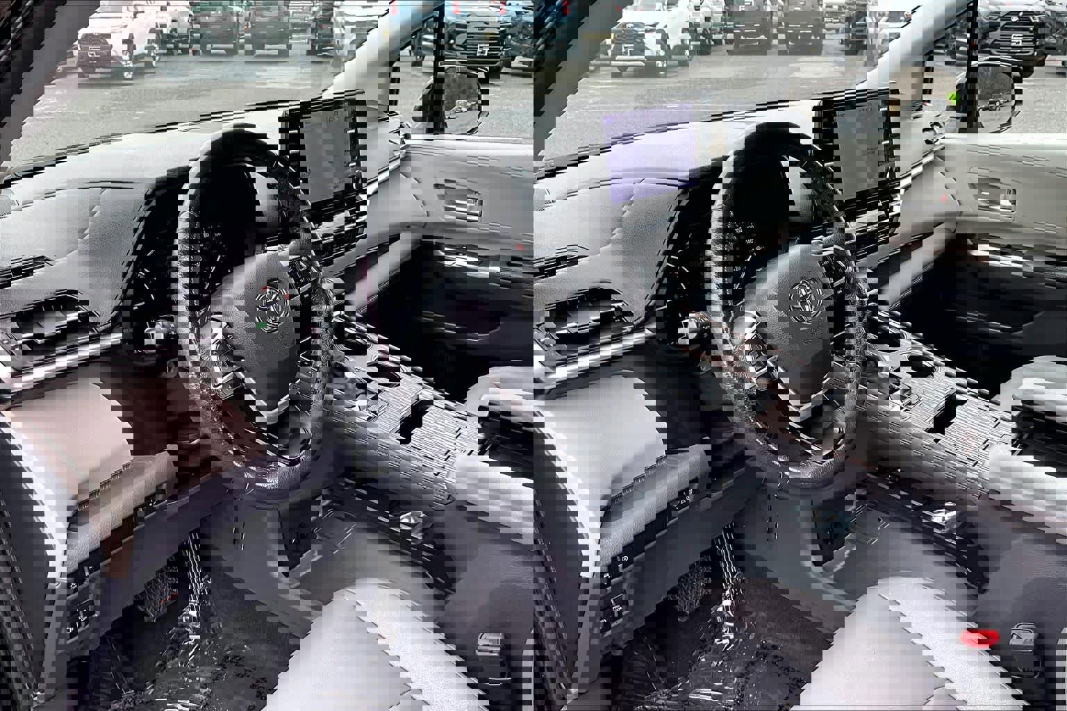 Used 2023 Toyota Sienna XLE image 17