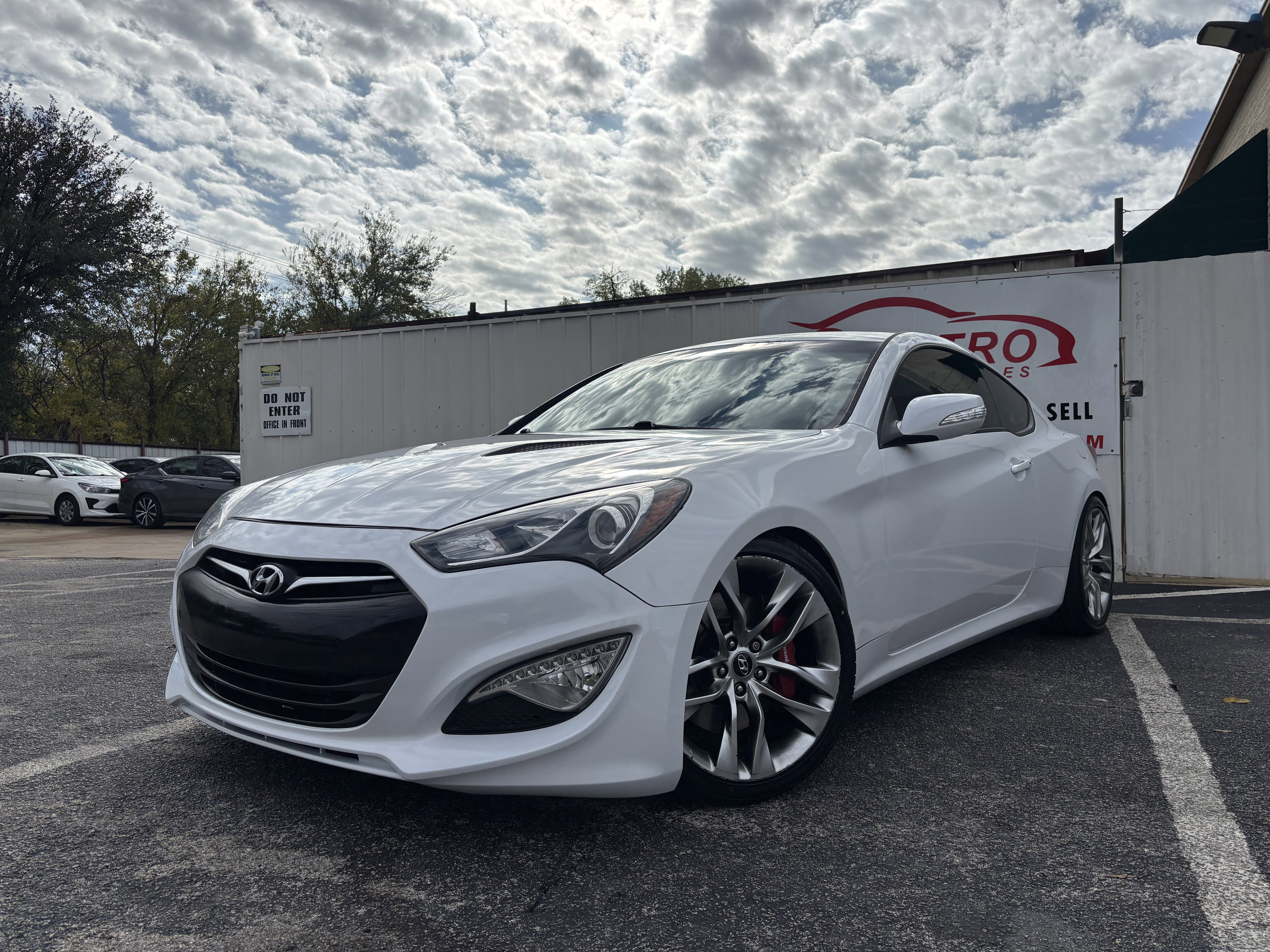 Used 2016 Hyundai Genesis Coupe 3.8 image 10