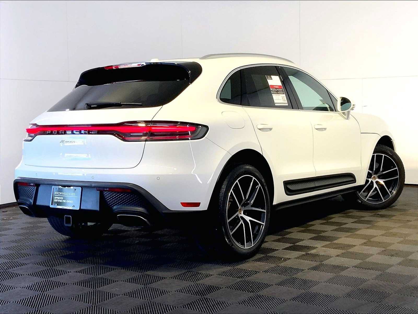 Certified 2024 Porsche Macan AWD/4WD image 7