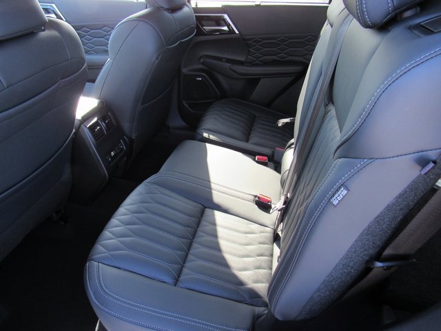 New 2025 Mitsubishi Outlander SEL image 9