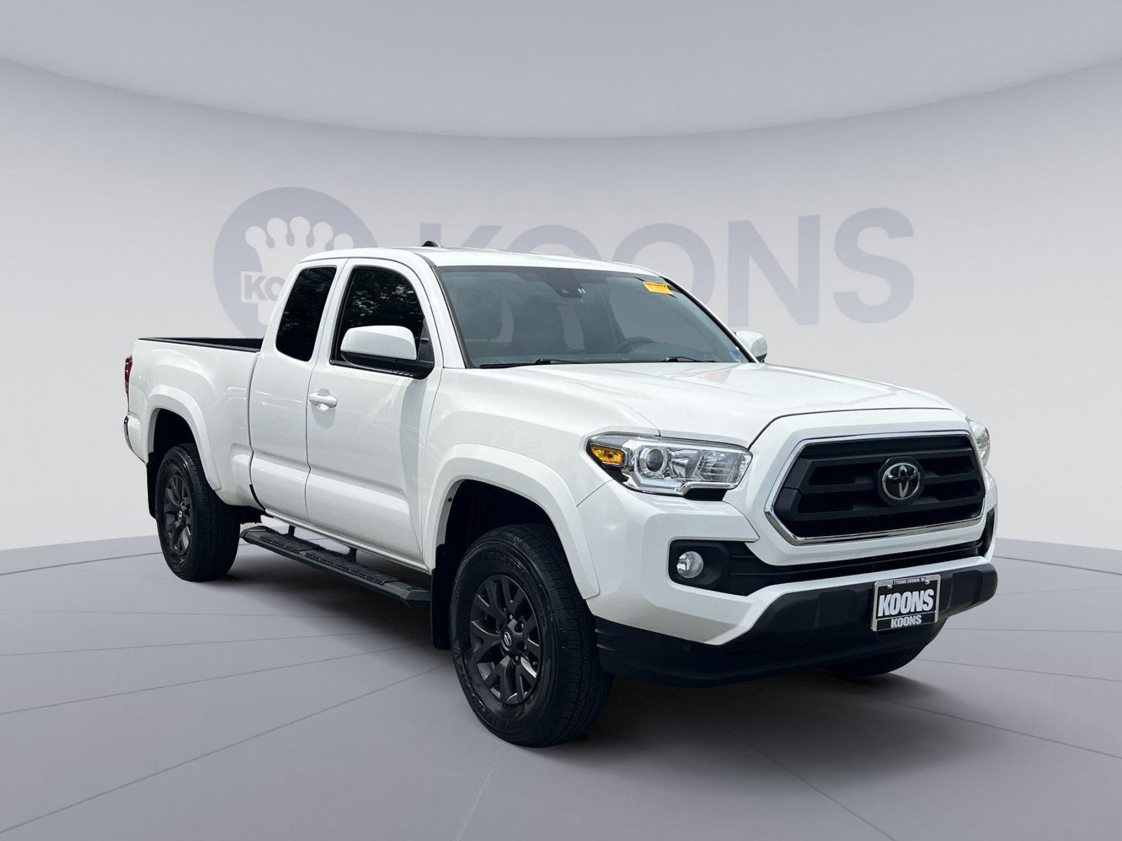 Used 2021 Toyota Tacoma SR5 RWD image 2