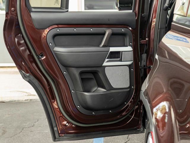 Used 2023 Land Rover Defender 130 First Edition image 22