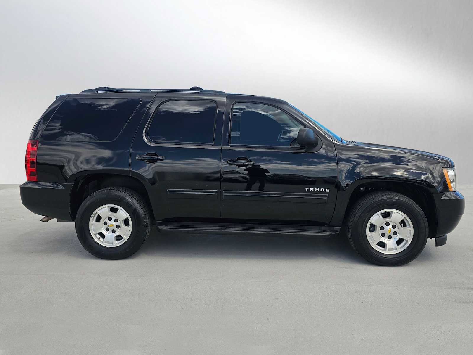 Used 2013 Chevrolet Tahoe LS RWD image 2