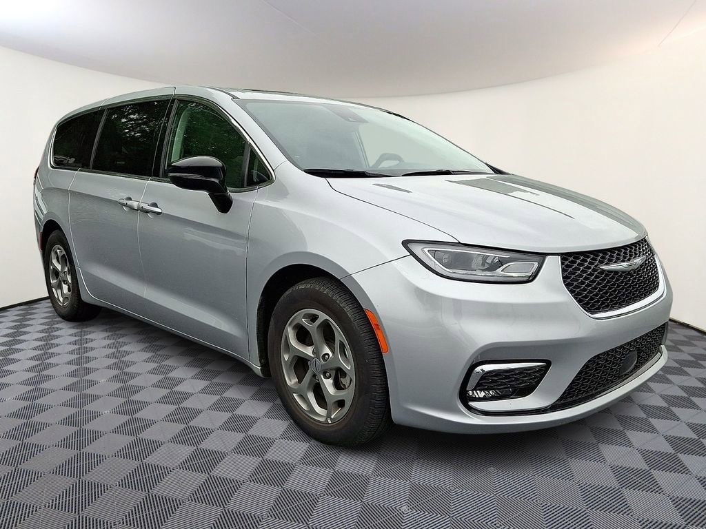 Used 2024 Chrysler Pacifica Limited FWD image 1