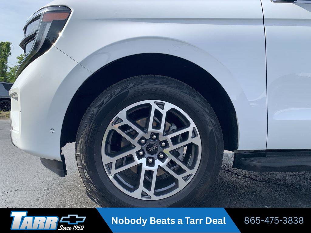 Used 2025 Ford Expedition Active AWD/4WD image 19