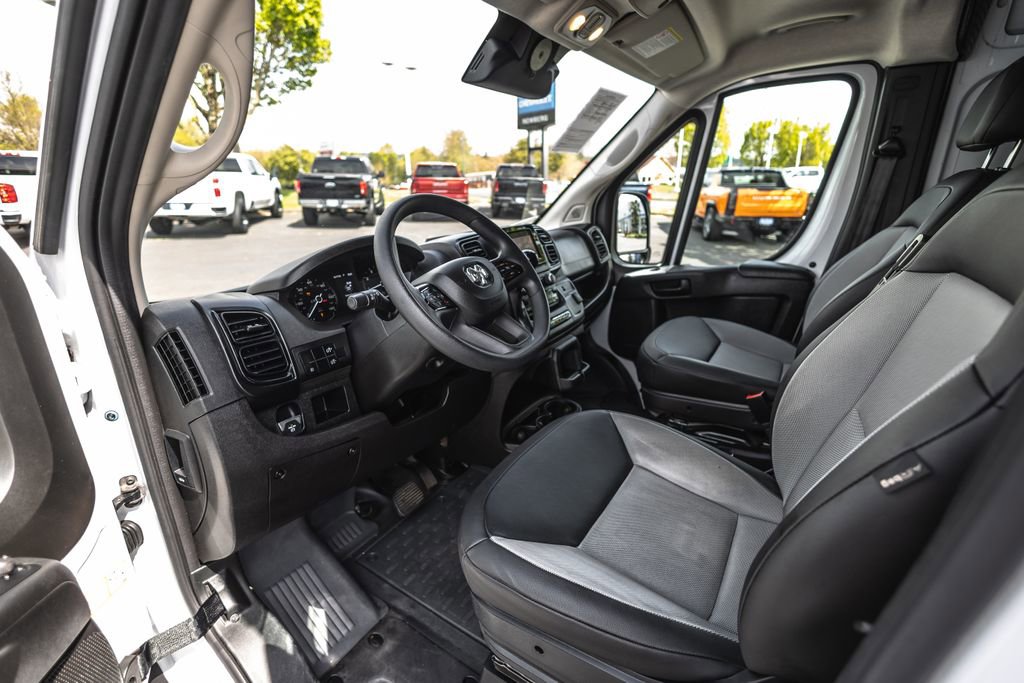 Used 2025 RAM ProMaster 2500 w/ Convenience Group FWD image 17