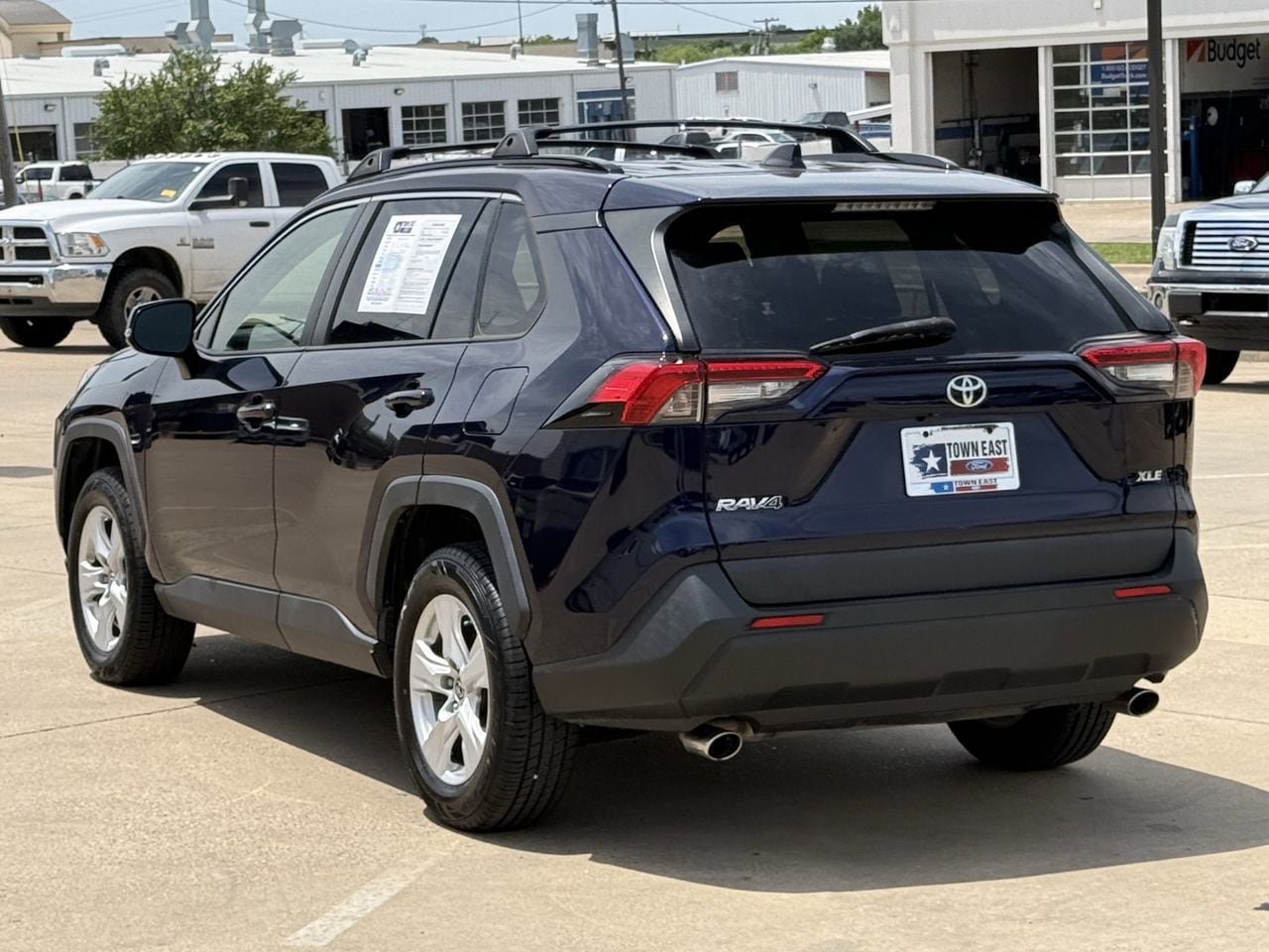 Used 2019 Toyota RAV4 XLE w/ Convenience Package FWD image 5