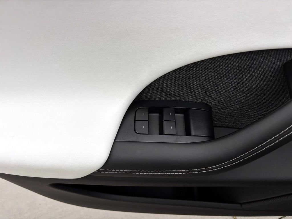 Used 2022 Tesla Model X image 12