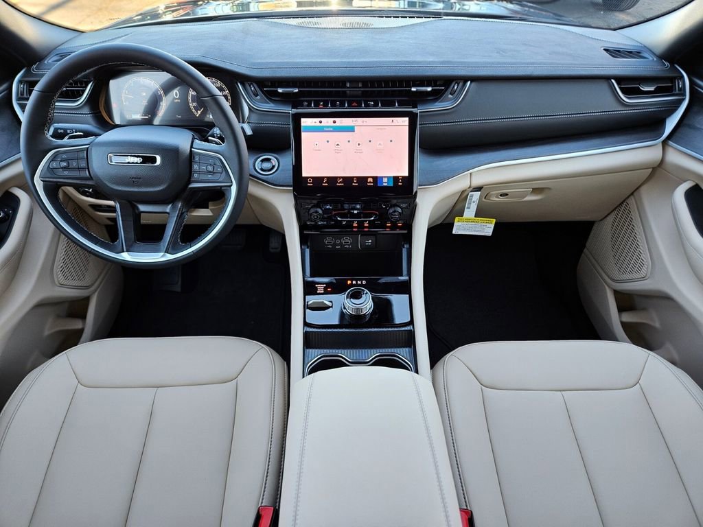 New 2025 Jeep Grand Cherokee Limited image 12